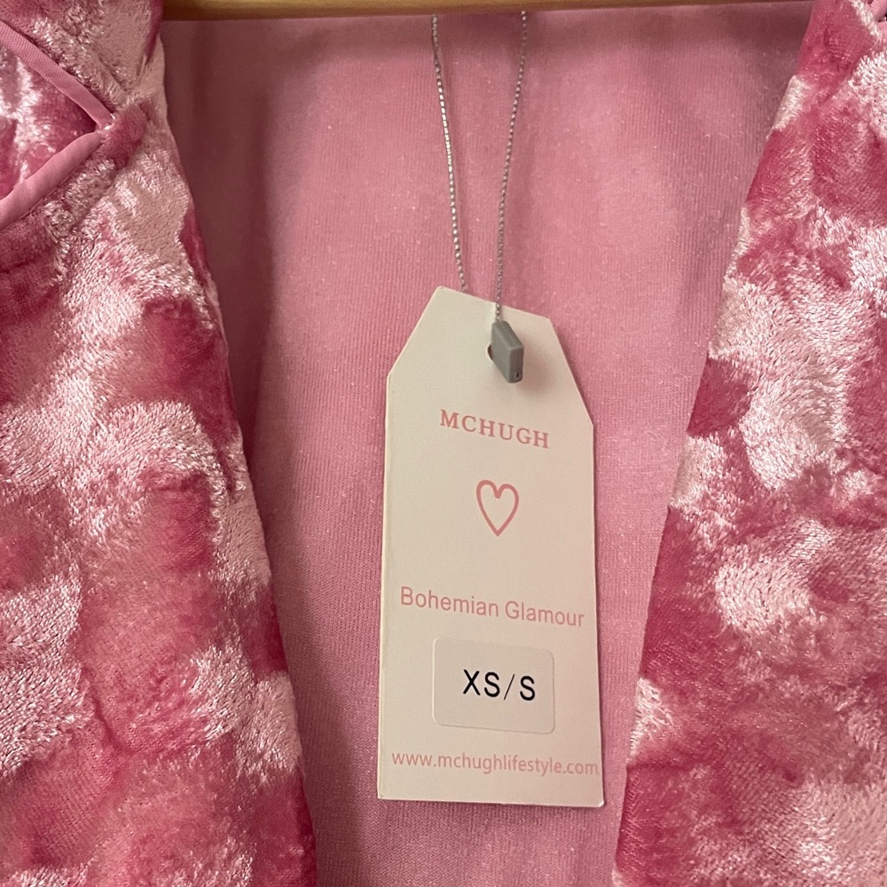 Elegant Pink Feather Cuff Robe - Picture 5 of 7